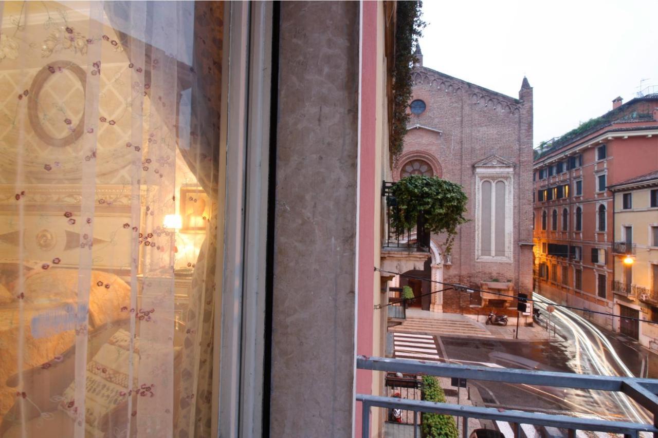 Casa Vittoria Bridge Bed & Breakfast Verona Exterior photo